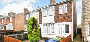 3 bed semi-detached house for sale