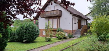 Zweifamilienhaus mit Garage und Stellplätzen