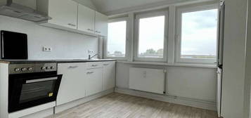 moderne 3,5 Zimmer im DG mit EBK