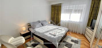 Apartament la casa - curte proprie 150 mp - zona Calea Dumbravii