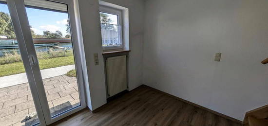 1,5-Zimmer-Wohnung mit Terrasse und Stellplatz (ländlich)