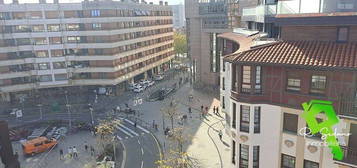 Piso en calle Merindad de Uribe en Centro - Desierto - Arrontegi, Barakaldo