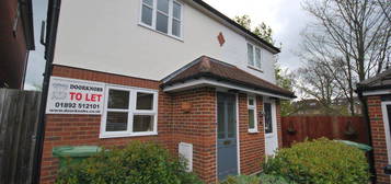 2 bed semi-detached house to rent