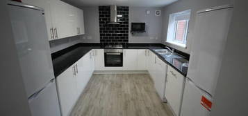 6 bedroom terraced house