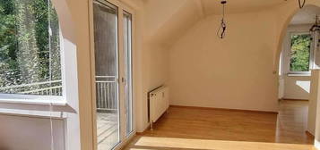 HELLE MAISONETTEWOHNUNG MIT BALKON UND GARAGE