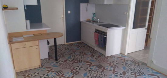 T2 ETUDIANTS, BESANCON centre ville, 32 m2 rénové, calme, tram, gare…