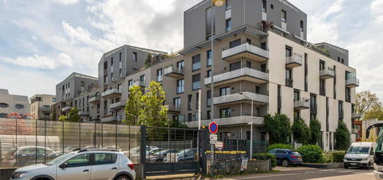 Quartier très recherché, T2 meublé lumineux et calme, Parking