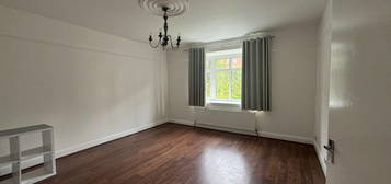 2 bed flat to rent