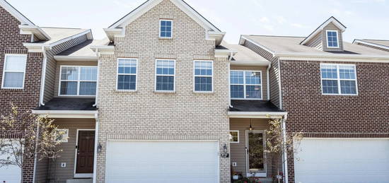 9749 Thorne Cliff Way Unit 102, Fishers, IN 46037