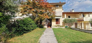 VILLA A SCHIERA D'ANGOLO A PESCANTINA