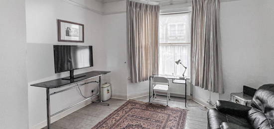 Flat to rent in Fortune Gate Road, London NW10