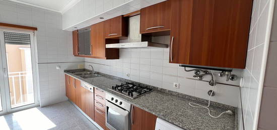 Arrendamento de Apartamento T2  na rua da Quinta, 6