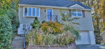 30 Walnut St, Oakland, NJ 07436