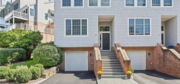 10 Club Ct, Pleasantville, NY 10570