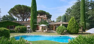 Maison en pierre avec piscine chauffe