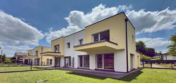NEU! ++ ERSTBEZUG / ZIEGELMASSIV / SCHÜSSELFERTIG ++ 152,50 m² ++ 5 ZIMMER + 2 BALKONE + TERRASSE + EIGENGARTEN + 2 PKW Stellplätze ++