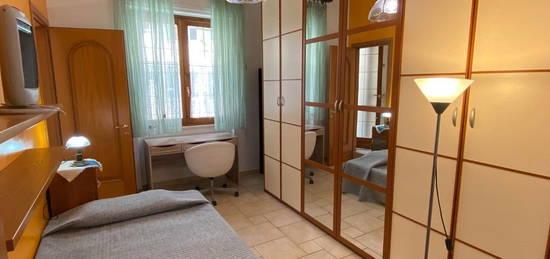 Stanza Confort con bagno privato per studentessa