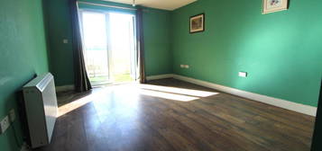 Flat to rent in Sturlas Way, Waltham Cross EN8