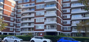 Flat to rent in Regents Park Road, London N3