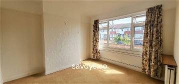 Flat to rent in Lynmouth Avenue, Morden SM4