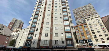 CADDE ÜZERİNDE BALKONLU 2+1 KİRALİK DAİRE