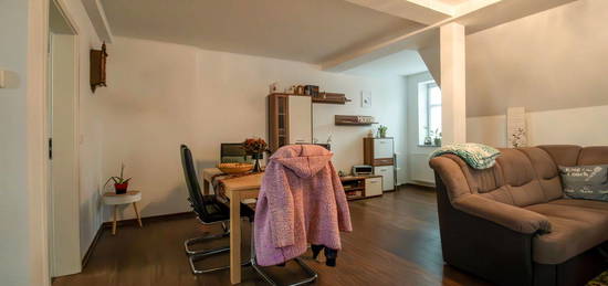 Moderne Dachgeschosswohnung mit großzügigem Balkon