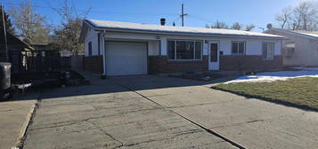 175 Dahlia St, Casper, WY 82604