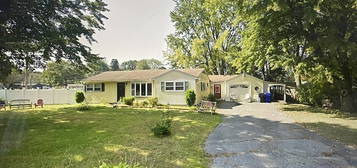 20 Treetop Ave, Springfield, MA 01118