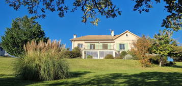 Entre SAINT GAUDENS ET SAINT MARTORY, belle villa avec piscine et vue panoramique sur les Pyrénées