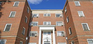 University Cir 32, Charlottesville, VA 22903