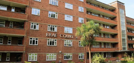 Flat to rent in Brae Court, Kingston Upon Thames, Surrey KT2