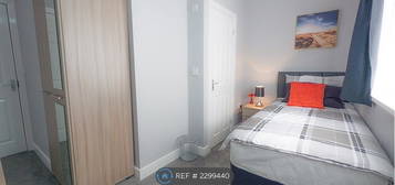 Room to rent in Queen Marys Road, Doncaster DN11