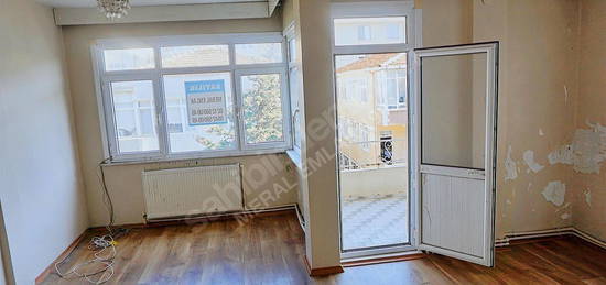 MERAL R6357 Özen Sokak 3 Katlıda 3 Cephe Çift Balkonlu 2+1