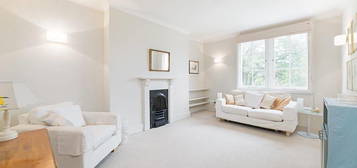 Flat to rent in Lansdowne Crescent, London W11