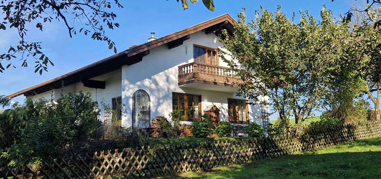 Ansprechendes – ruhig und sonnig gelegenes EFH f. Wohnen u. Arbeit auf dem Land mit Traum-Bergblick