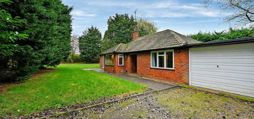 Bungalow to rent in High Street, Hurley, Maidenhead, Berkshire SL6