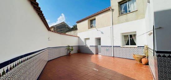 Chalet adosado en venta en calle Leones, 18