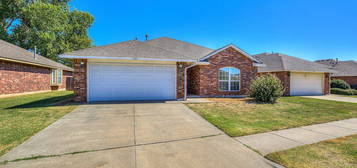 1104 Westridge Dr, Yukon, OK 73099