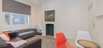 Flat to rent in Hanway Place, London W1T