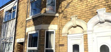 3 bed terraced house to rent