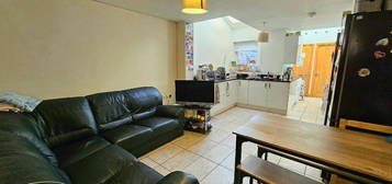 6 bedroom terraced house