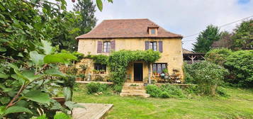 Maison traditionnelle en pierre avec dépendances, terrain et VUE !