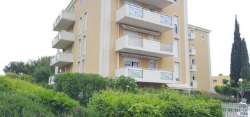 T1 à Hyères 35m2 avec belle terrasse 33m2