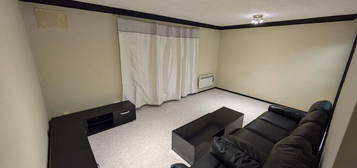 Flat to rent in Telscombe Way, Luton LU2