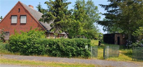 2390 m² großes Grundstück mit kleinem Haus in Balow zu verkaufen