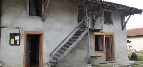 Ferme mitoyenne avec dependances sur terrain 1400m²