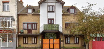 2 bedroom maisonette for sale