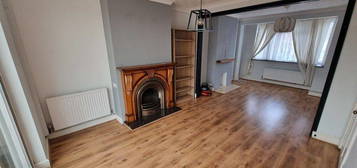 3 bed semi-detached house to rent