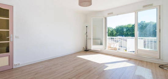 Appartement Lumineux avec 2 Balcons et Garage