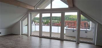 Tolle, helle 4-Zimmer-Dachgeschosswohnung mit gehobener Innenausstattung mit EBK in Leonberg